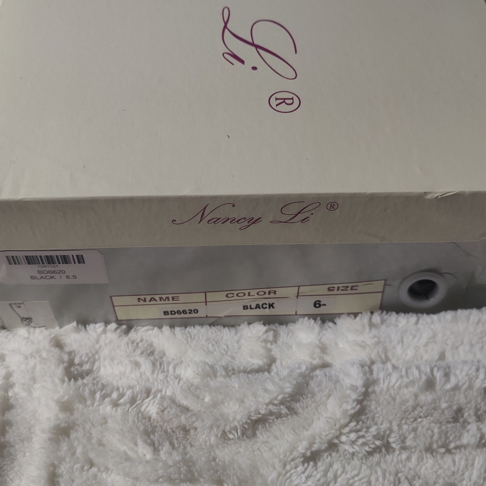 Elegant Black Knee-High Women's Boots - Picture 6 of 9